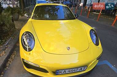 Купе Porsche 911 2018 в 