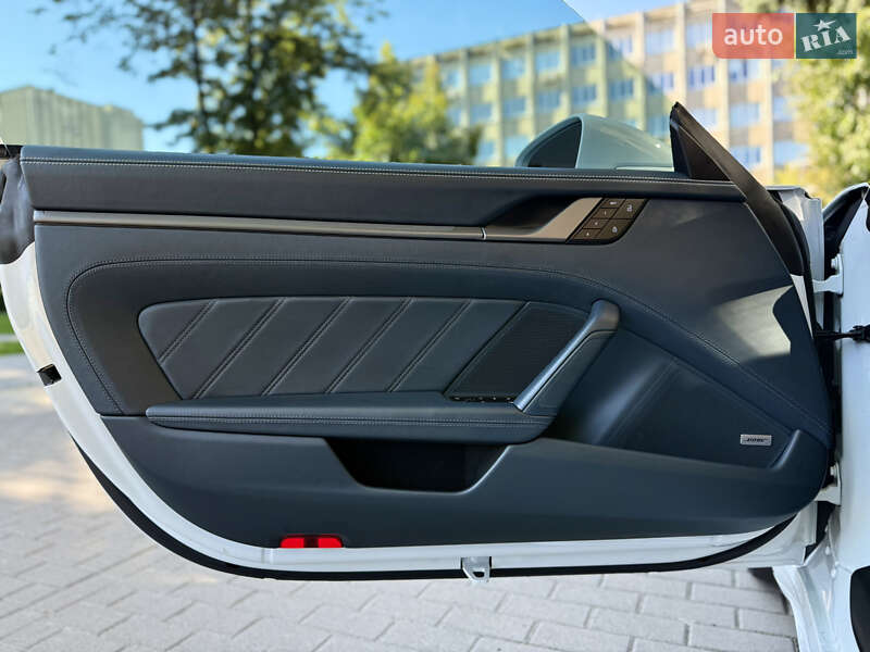 Кабриолет Porsche 911 2022 в Львове