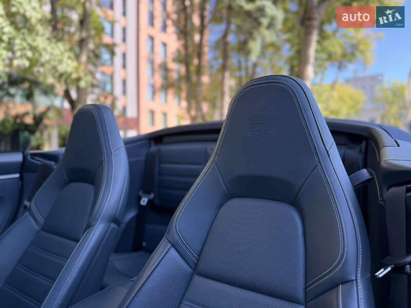 Кабриолет Porsche 911 2022 в Львове