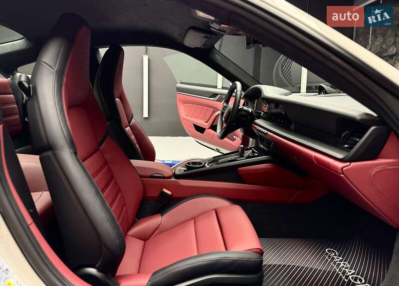 Купе Porsche 911 2025 в Києві фото 37 Купе Porsche 911 2025 в Києві