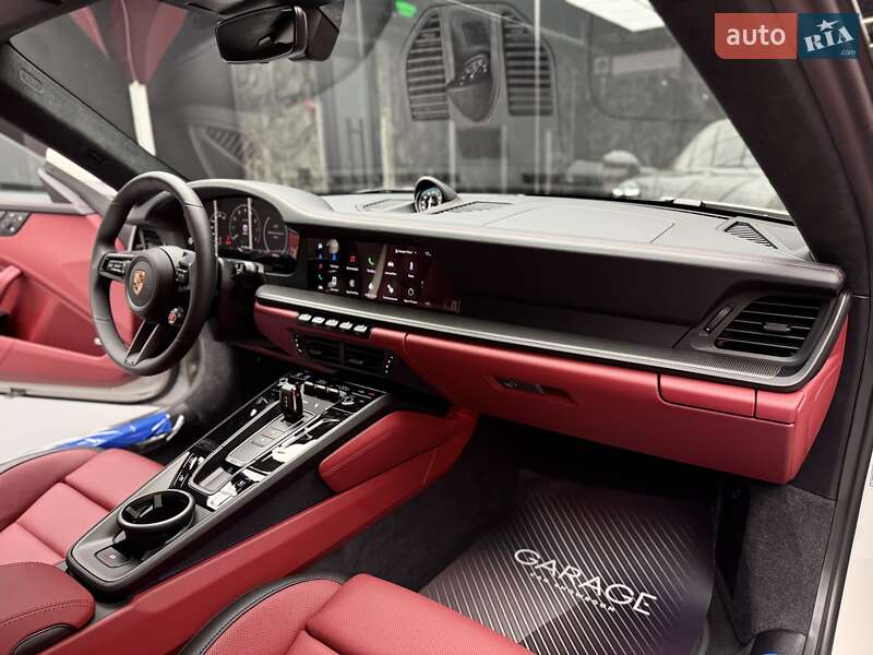 Купе Porsche 911 2025 в Києві фото 40 Купе Porsche 911 2025 в Києві