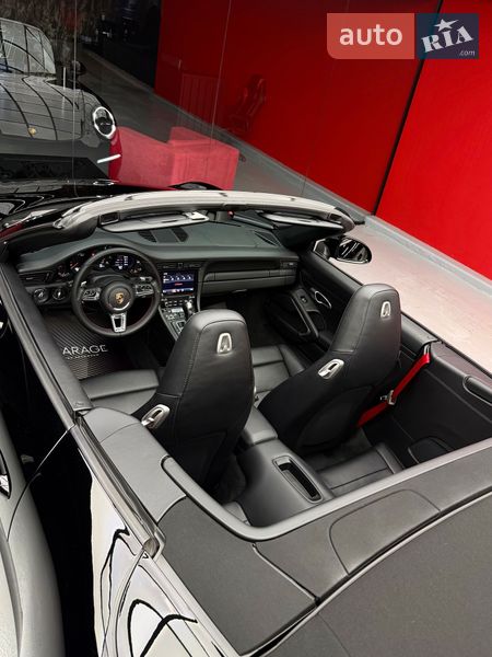 Кабриолет Porsche 911 2018 в Киеве