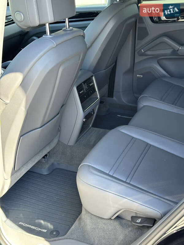 Внедорожник / Кроссовер Porsche Cayenne Coupe 2021 в Мукачево