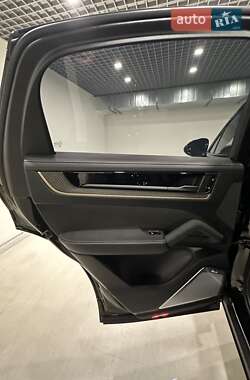 Позашляховик / Кросовер Porsche Cayenne Coupe 2024 в 