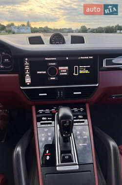 Позашляховик / Кросовер Porsche Cayenne Coupe 2020 в 