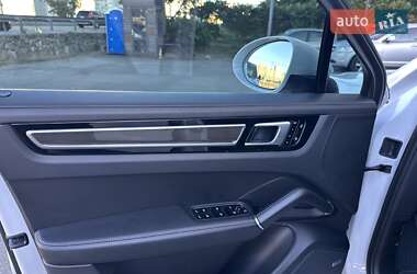 Внедорожник / Кроссовер Porsche Cayenne Coupe 2019 в 