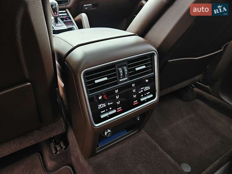 Позашляховик / Кросовер Porsche Cayenne Coupe 2020 в Києві фото 38 Позашляховик / Кросовер Porsche Cayenne Coupe 2020 в Києві