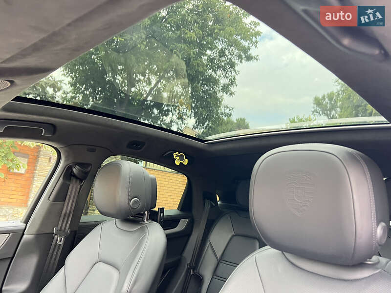 Позашляховик / Кросовер Porsche Cayenne Coupe 2023 в Києві фото 63 Позашляховик / Кросовер Porsche Cayenne Coupe 2023 в Києві