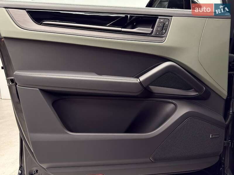 Внедорожник / Кроссовер Porsche Cayenne Coupe 2025 в Киеве