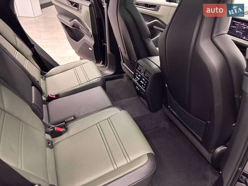 Внедорожник / Кроссовер Porsche Cayenne Coupe 2025 в Киеве