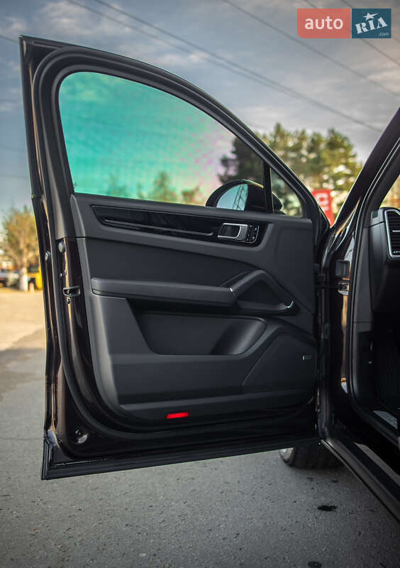 Позашляховик / Кросовер Porsche Cayenne Coupe 2019 в Чернівцях