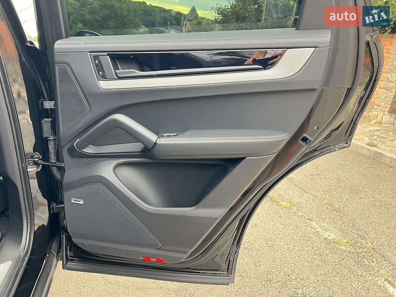 Внедорожник / Кроссовер Porsche Cayenne Coupe 2023 в Киеве фото 13 Внедорожник / Кроссовер Porsche Cayenne Coupe 2023 в Киеве