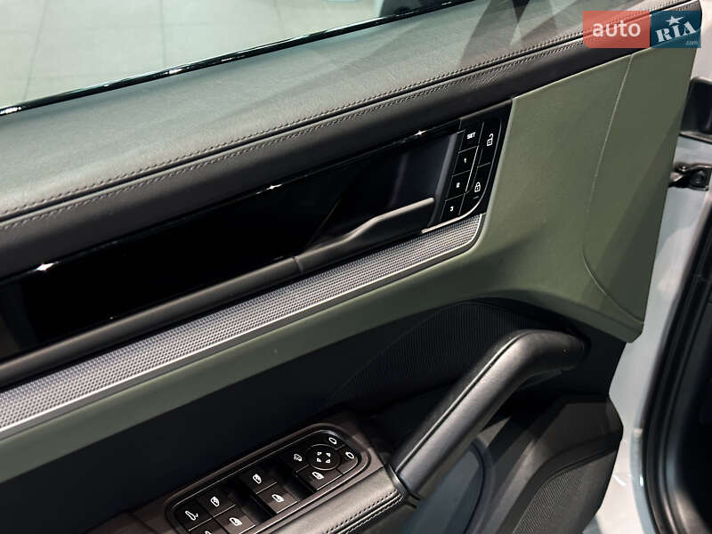 Внедорожник / Кроссовер Porsche Cayenne Coupe 2023 в Одессе фото 13 Внедорожник / Кроссовер Porsche Cayenne Coupe 2023 в Одессе