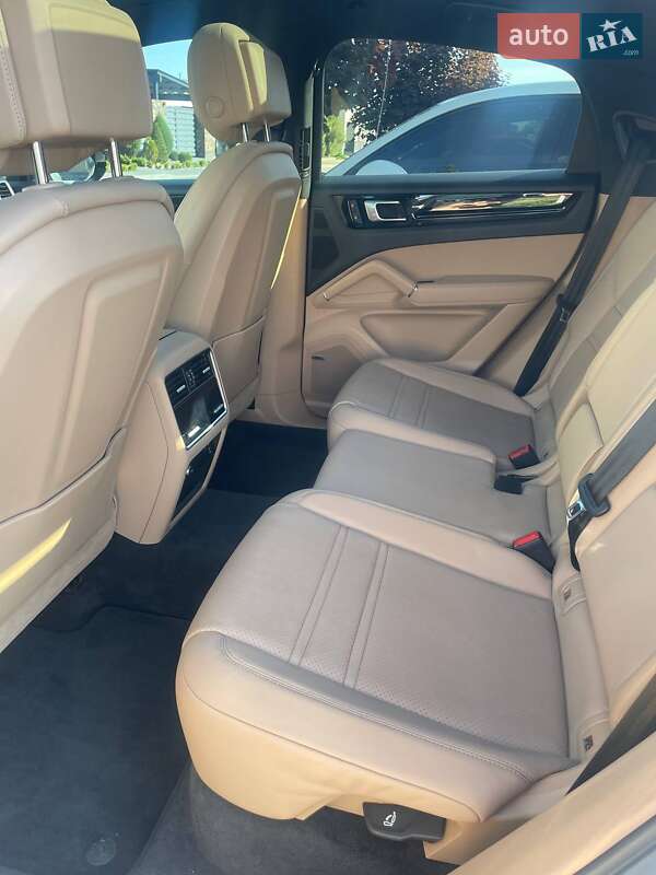 Внедорожник / Кроссовер Porsche Cayenne Coupe 2022 в Киеве