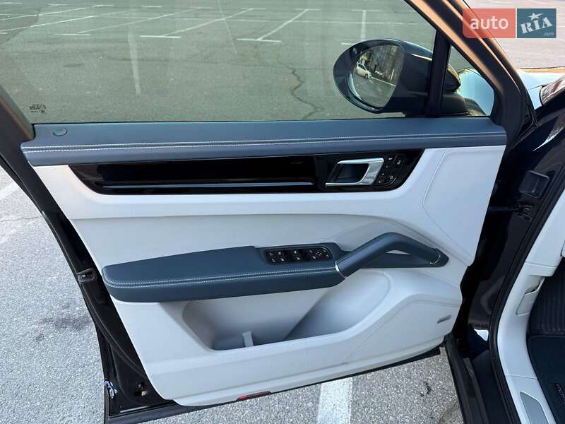 Внедорожник / Кроссовер Porsche Cayenne Coupe 2020 в Киеве