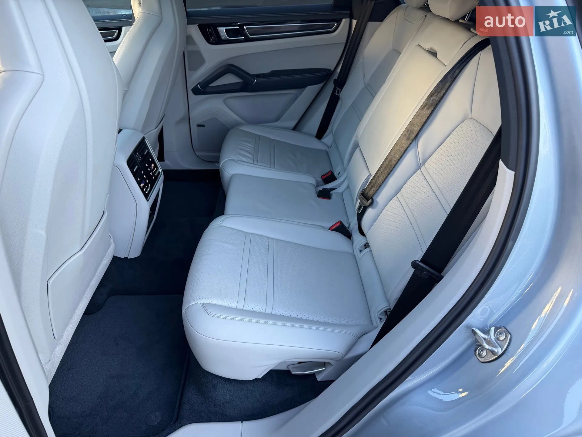 2019 Porsche Cayenne Coupe - мініатюра 39