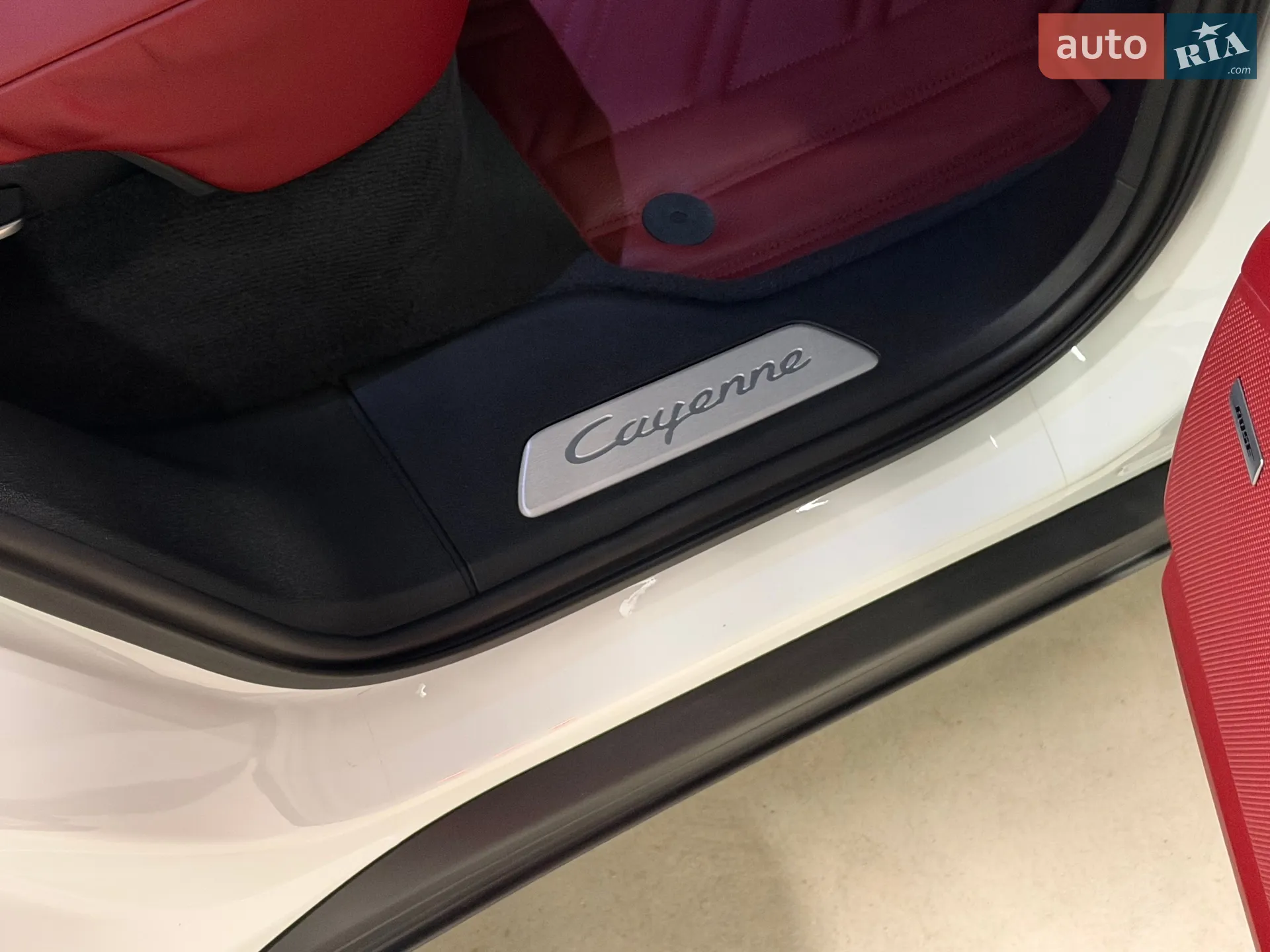 2020 Porsche Cayenne Coupe - мініатюра 23