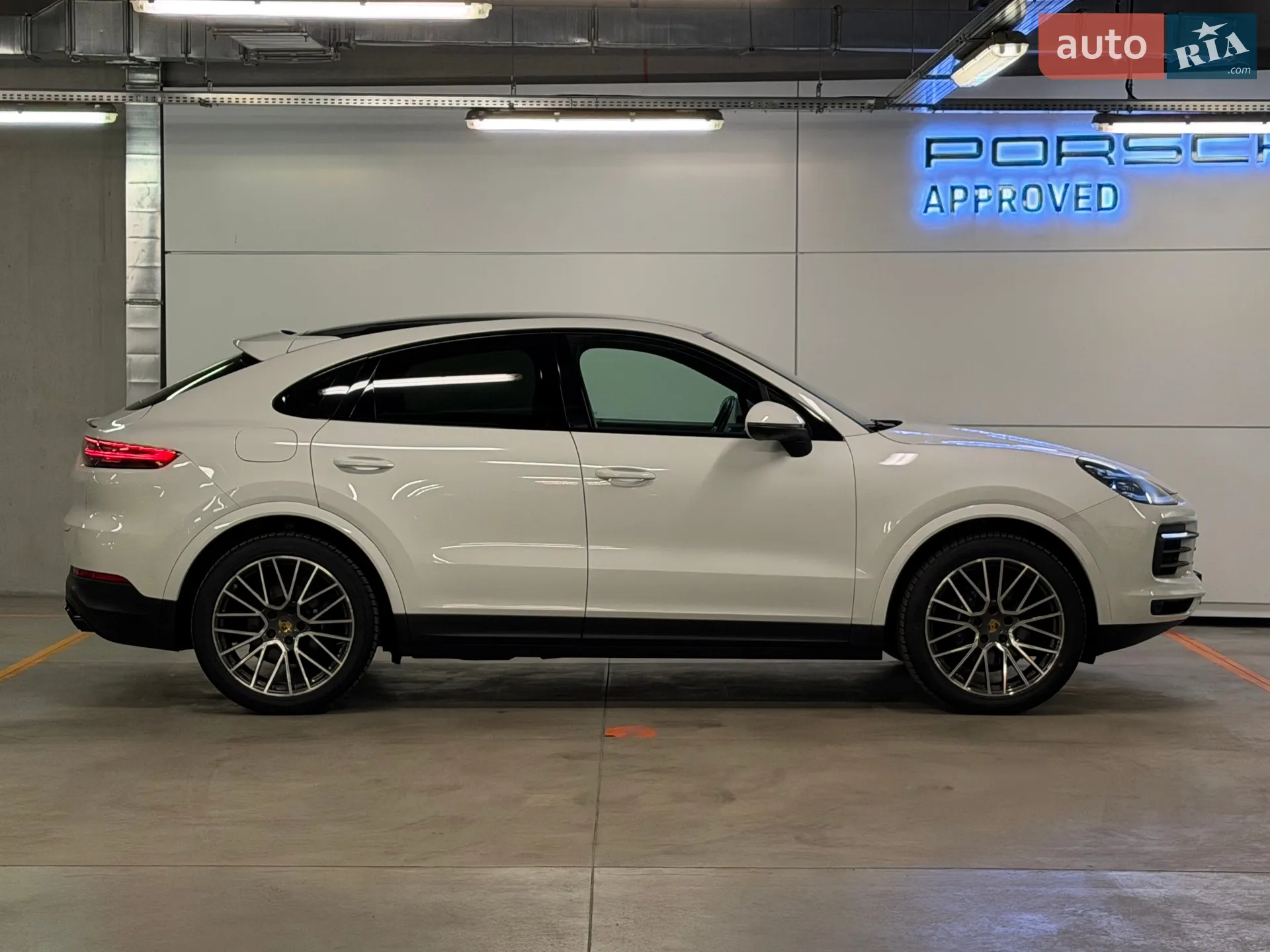 2020 Porsche Cayenne Coupe - мініатюра 11