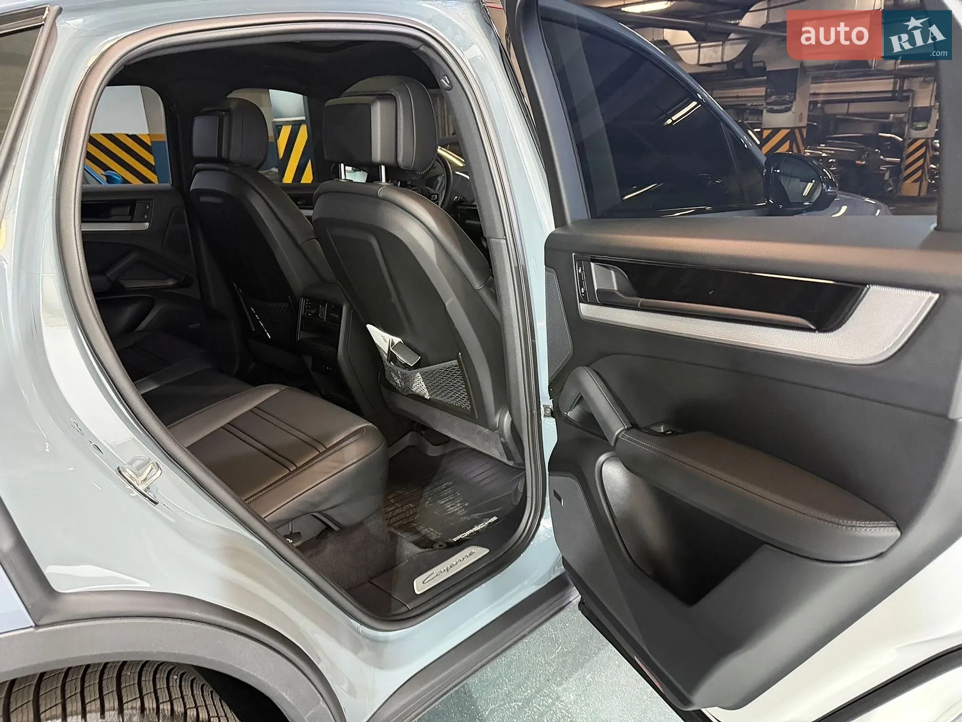 2023 Porsche Cayenne Coupe - мініатюра 17