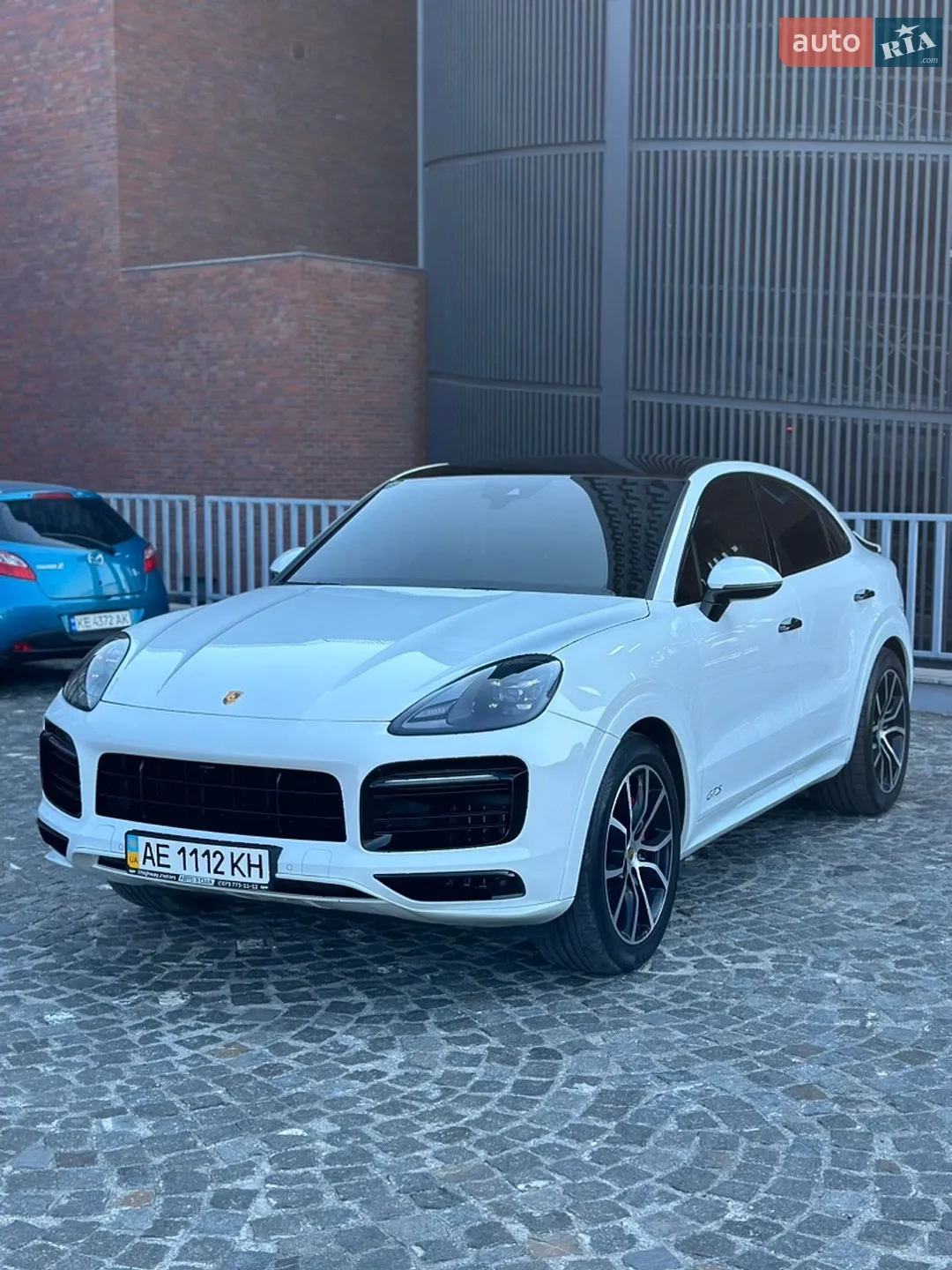 2020 Porsche Cayenne Coupe - мініатюра 2