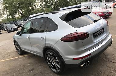 Внедорожник / Кроссовер Porsche Cayenne 2015 в Киеве