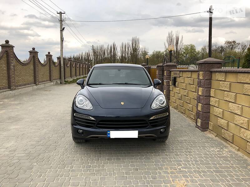 Внедорожник / Кроссовер Porsche Cayenne 2011 в 