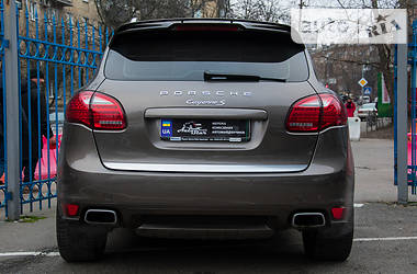 Внедорожник / Кроссовер Porsche Cayenne 2010 в 