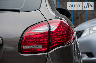 Внедорожник / Кроссовер Porsche Cayenne 2010 в 