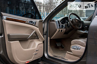 Внедорожник / Кроссовер Porsche Cayenne 2010 в 