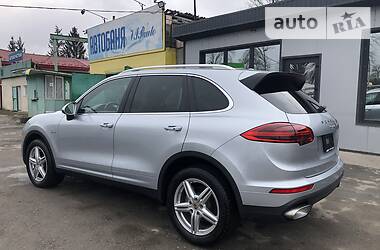 Внедорожник / Кроссовер Porsche Cayenne 2015 в 