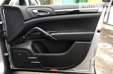 Внедорожник / Кроссовер Porsche Cayenne 2015 в 