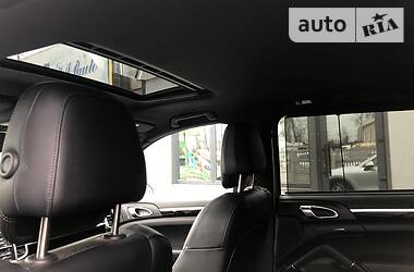 Внедорожник / Кроссовер Porsche Cayenne 2015 в 