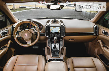 Позашляховик / Кросовер Porsche Cayenne 2013 в 
