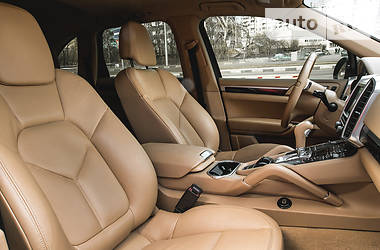 Позашляховик / Кросовер Porsche Cayenne 2013 в 