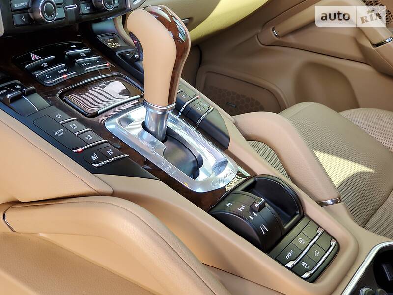 Позашляховик / Кросовер Porsche Cayenne 2011 в Одесі