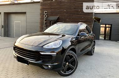 Внедорожник / Кроссовер Porsche Cayenne 2015 в 
