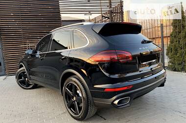 Внедорожник / Кроссовер Porsche Cayenne 2015 в 