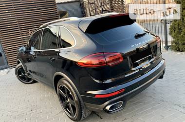 Внедорожник / Кроссовер Porsche Cayenne 2015 в 