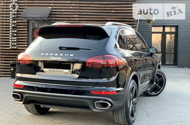 Внедорожник / Кроссовер Porsche Cayenne 2015 в 