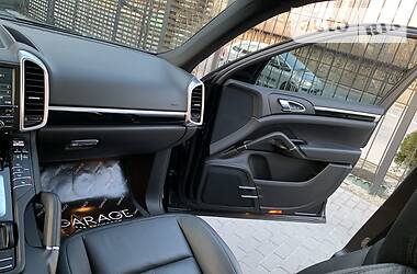 Внедорожник / Кроссовер Porsche Cayenne 2015 в 