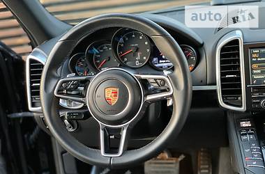 Внедорожник / Кроссовер Porsche Cayenne 2015 в 