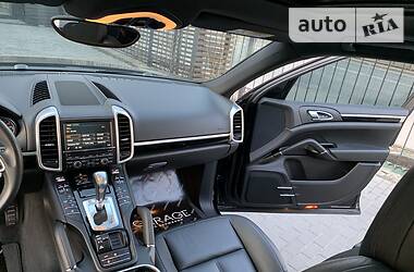 Внедорожник / Кроссовер Porsche Cayenne 2015 в 