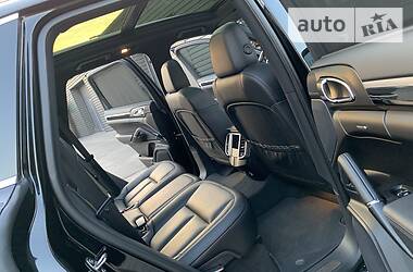 Внедорожник / Кроссовер Porsche Cayenne 2015 в 