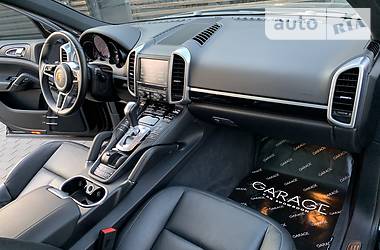 Внедорожник / Кроссовер Porsche Cayenne 2015 в 