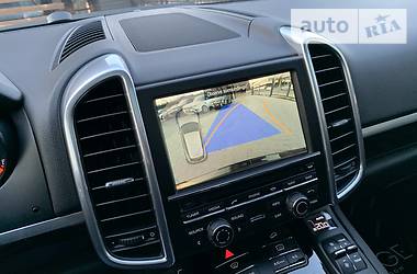 Внедорожник / Кроссовер Porsche Cayenne 2015 в 
