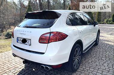 Позашляховик / Кросовер Porsche Cayenne 2012 в 