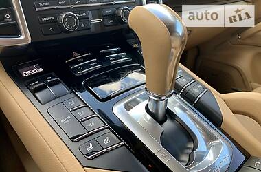 Позашляховик / Кросовер Porsche Cayenne 2012 в 