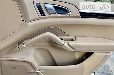 Позашляховик / Кросовер Porsche Cayenne 2012 в 