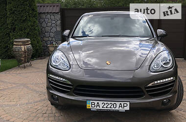 Внедорожник / Кроссовер Porsche Cayenne 2012 в 