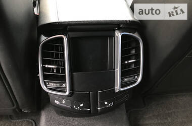 Внедорожник / Кроссовер Porsche Cayenne 2012 в 
